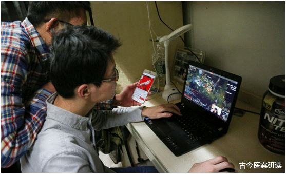 心肌梗塞|90后小伙深夜突发心梗，抢救后离世，医生叹息：再年轻这事也要克制！