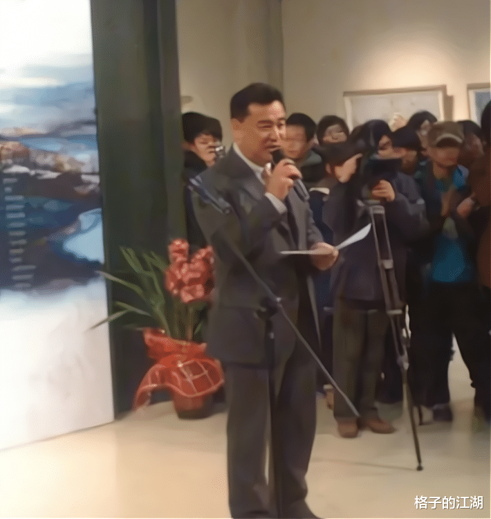 央视|昔日央视一哥“落魄”街头，无儿无女：不婚不育的生活能有多惨？