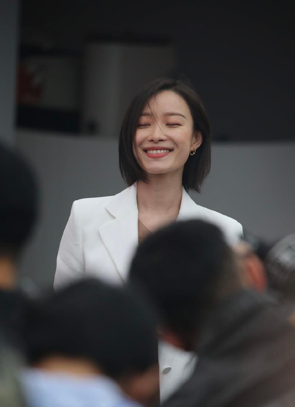 迪丽热巴|倪妮——人群中白成一道光！