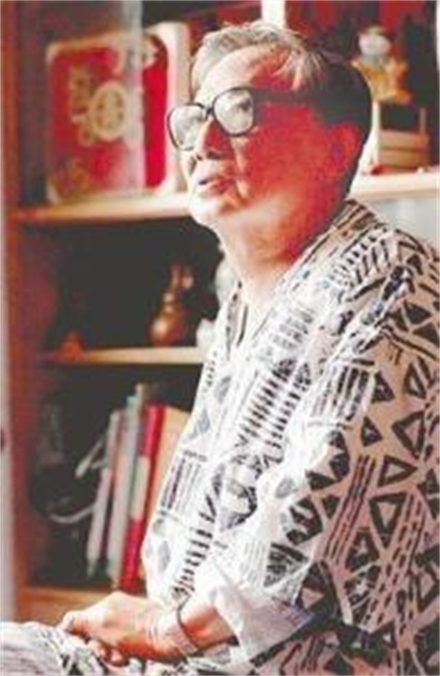 古龙|一生风流潇洒的古龙，唯一留给儿子的抚养费是《天涯明月刀》版权