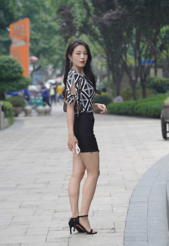 黑白配|经典“黑白配”,既简洁又大方,轻松展现个人魅力!