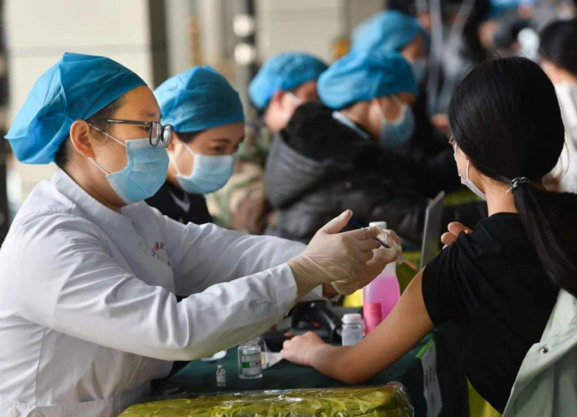爱心|西安一女大学生，捐赠14000斤蔬菜给学校，评论区却遭到骂声一片