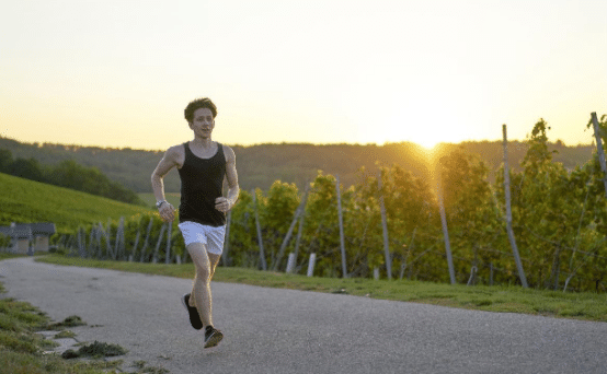 运动|肺不好的人要注意,少吃2物,肺功能会越来越好