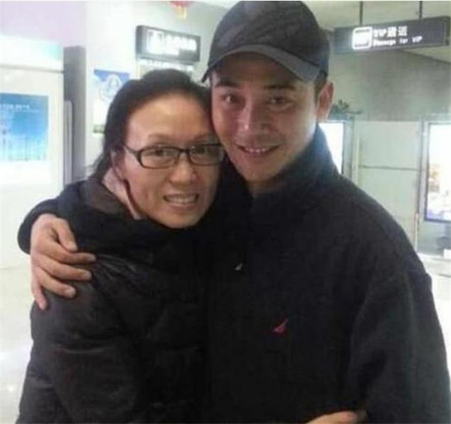 结婚|他27岁娶大15岁著名艺术家，结婚16年无儿无女，却依旧恩爱如初