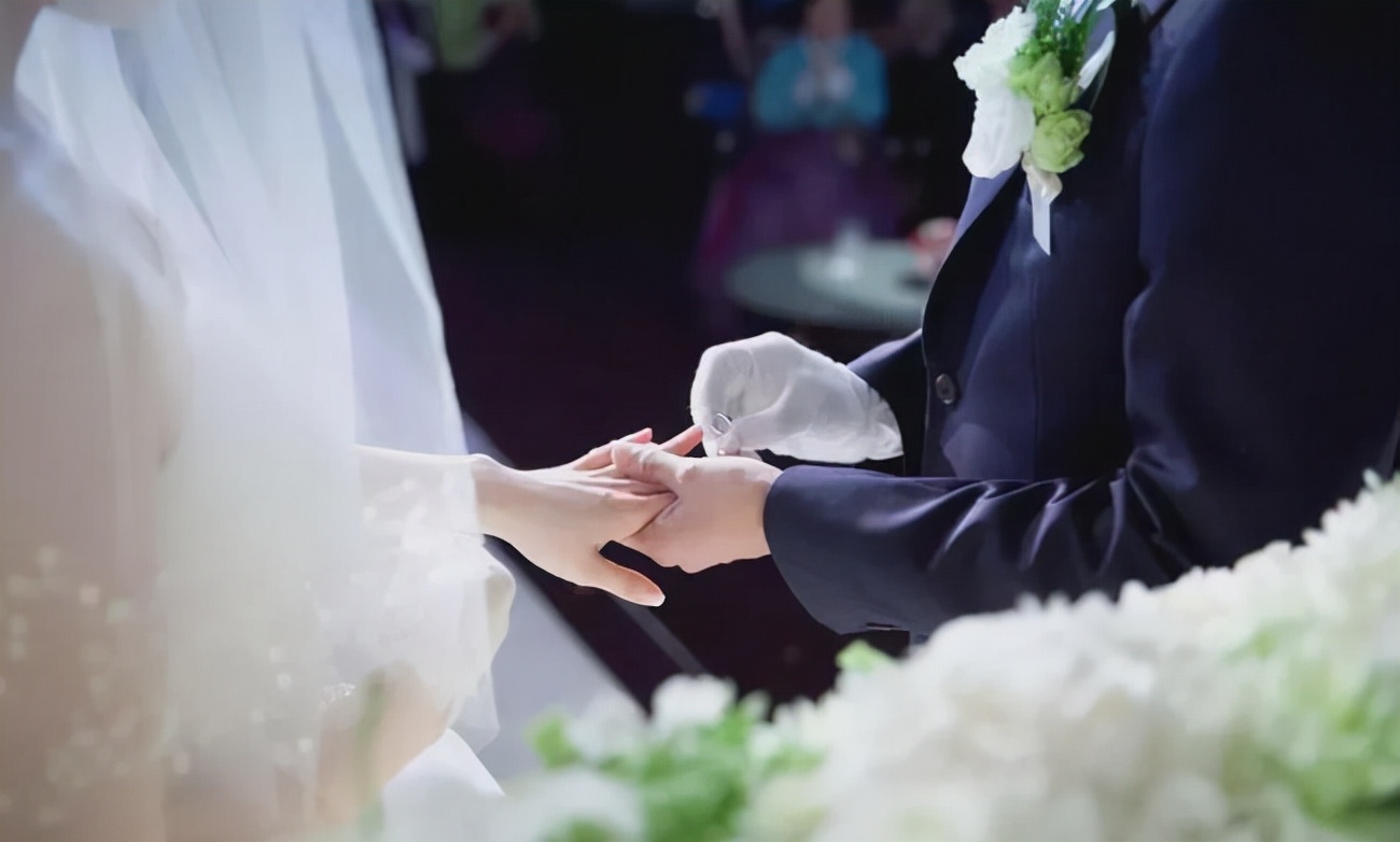 未婚妻收了彩礼就跑,男子无奈网上约假新娘完婚,最后被判死刑