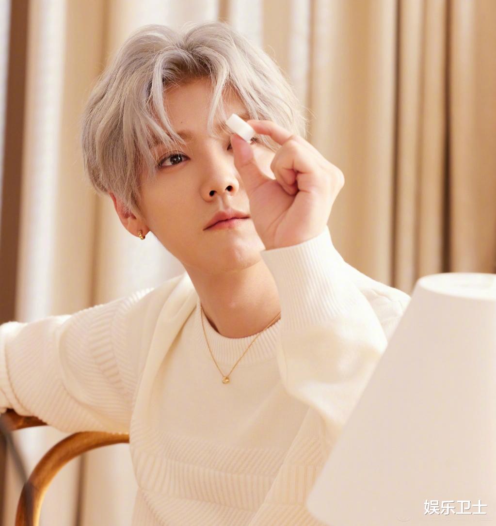 鹿晗|鹿晗连续五年为关晓彤庆生，疑删粉丝热评显诚意，女方回复简单却尽显甜蜜