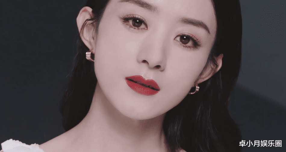 赵丽颖|33岁赵丽颖白裙大片曝光，绰约身姿依旧高挑纤瘦，还是如此的美丽动人