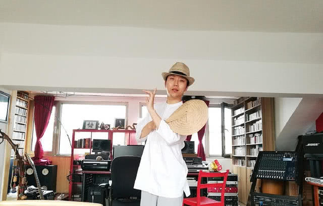 撒贝宁|从乞丐到赤伶,誓不为明星的李玉刚,凭什么得到人民日报的肯定?