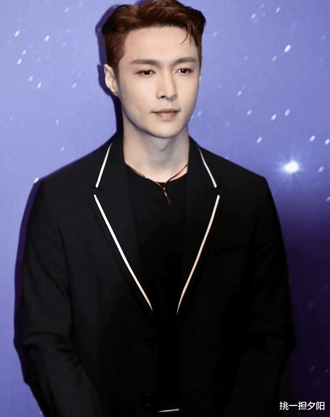 张艺兴|张艺兴高圆圆线下出席活动,网友纷纷评论“豪门姐弟”