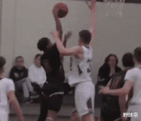 donovan|37分28板10帽！身高2米16！帶隊15勝0負奪冠，這就是個怪物啊