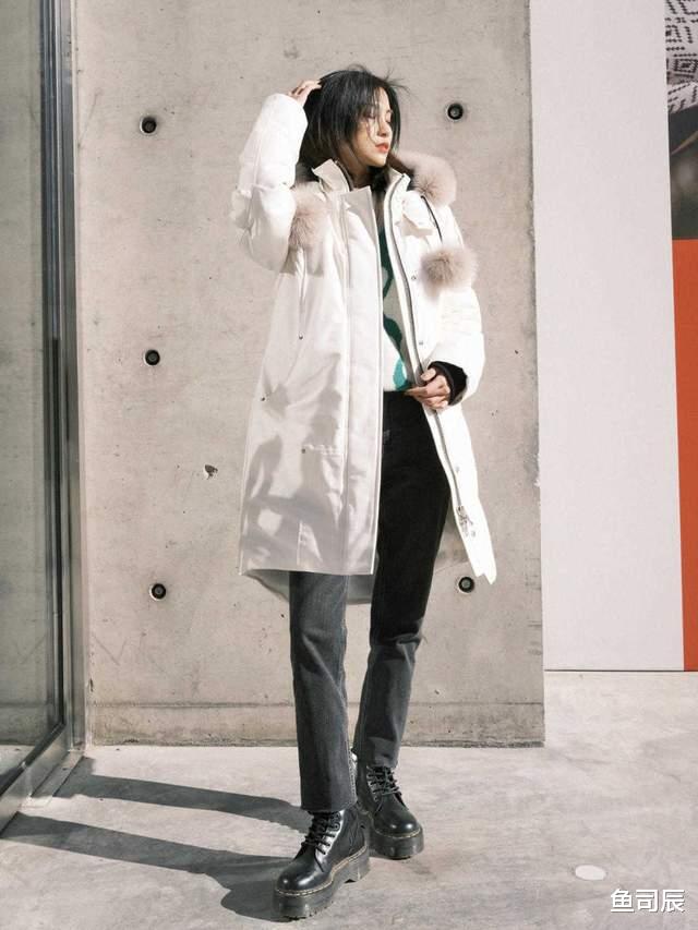 鱼司辰 秋冬季怎么选羽绒服？挑对颜色很重要，今年这几款颜色百搭又高级