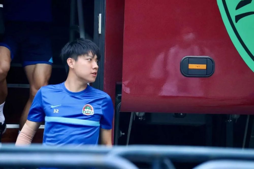 刘华体会讲体育课|韩东：作为本土球员，我想尽快扛起河南足球大旗