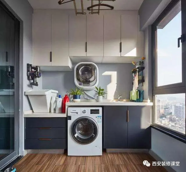 阳台柜,能接受上下不同色不?