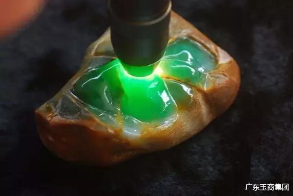 翡翠|翡翠原石也需要鉴别？原生矿和次生矿哪种更好？