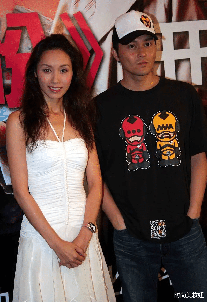 熊黛林|熊黛林真的很“敢穿”，挂脖连衣裙领口开到腰，气质惊艳太迷人