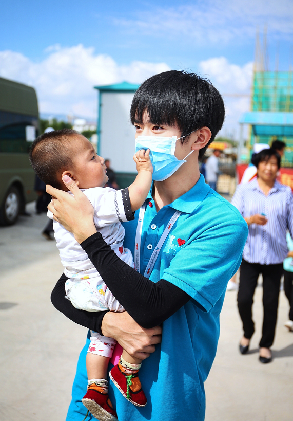 周冬雨|捐款没上热搜有错?周冬雨、易烊千玺、张艺兴被冤枉,低调不好!