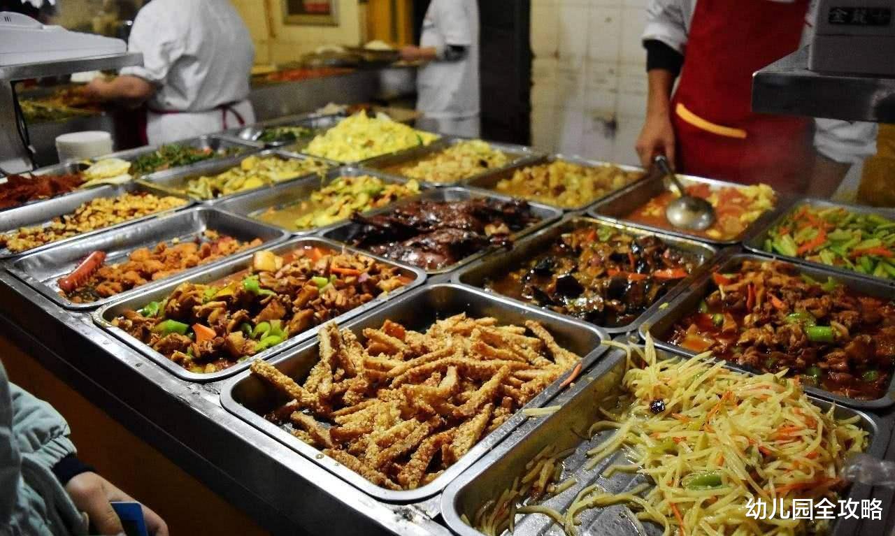 幼儿园全攻略|原谅我与社会的脱节,现在大学生生活费2000块/月都不够用了吗?