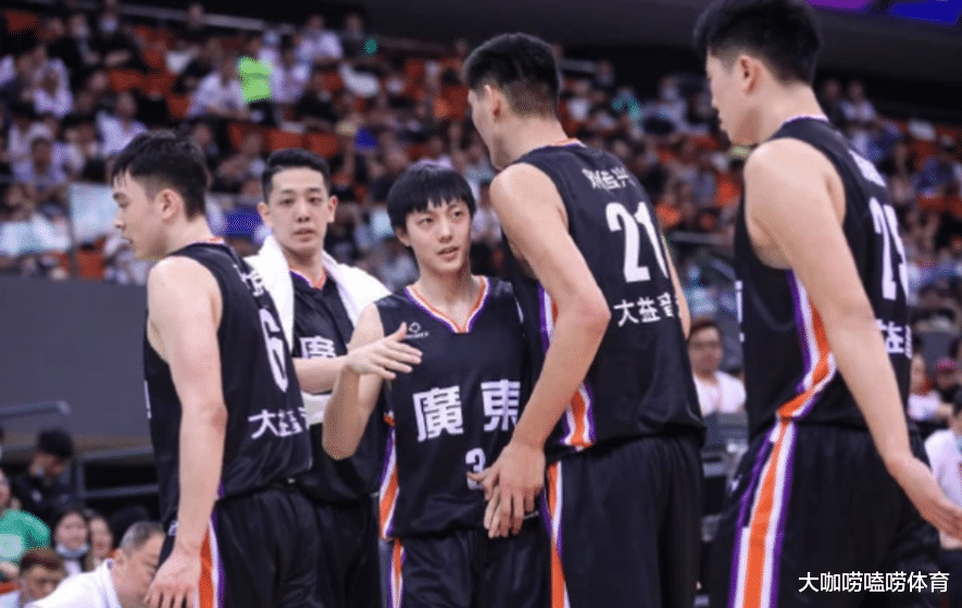 广东男篮|王哲林加盟广东？杜锋回东莞召开紧急会议，重磅引援或将引爆CBA