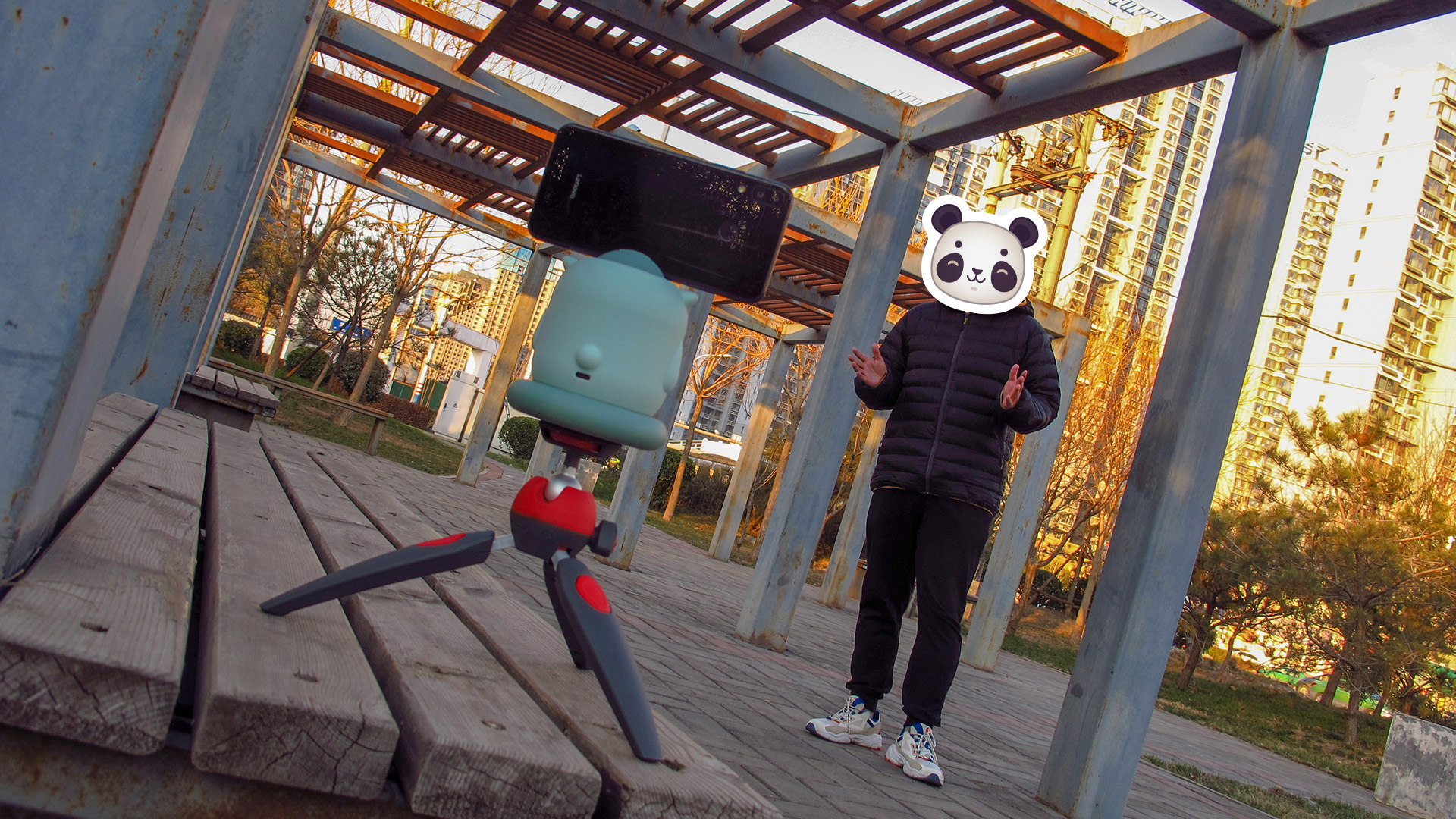 好物推荐:小怪兽智能跟拍云台,自拍不再求别人。