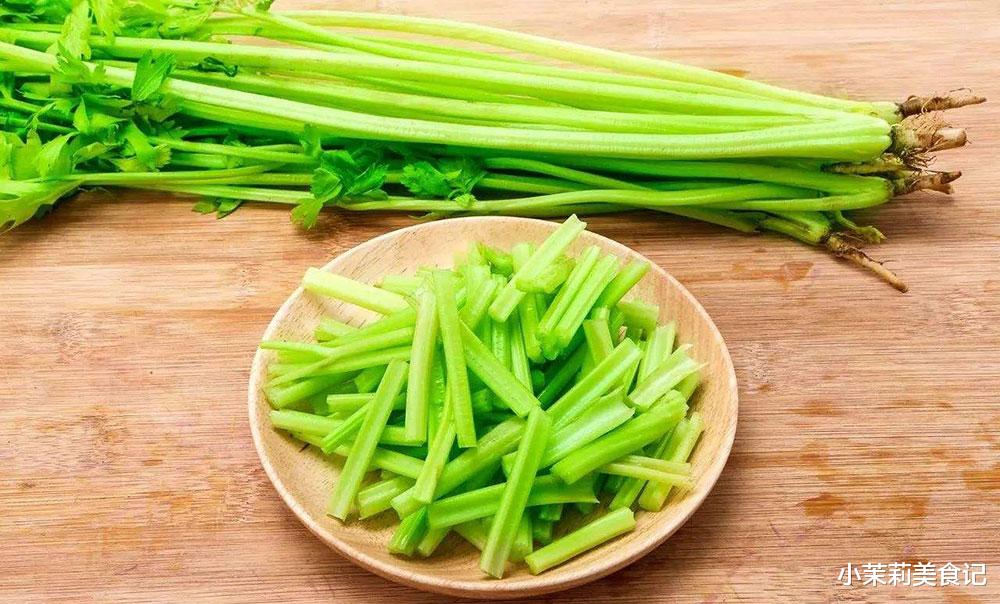 芹菜 冬天减肥，6种“苗条型”食物放心吃，营养高热量低，我减肥常吃