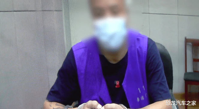 网约车司机肇事逃逸,逃逸途中多次冲撞警车,网友:好大的胆子