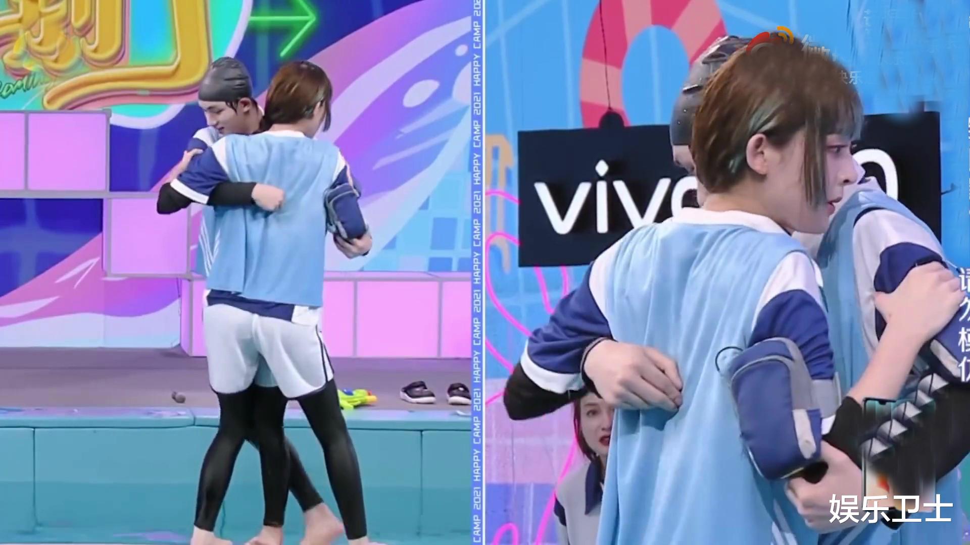 丁程鑫|丁程鑫与古力娜扎贴身游戏，不知所措后捏绅士兰花手，摸赵丽颖脸蛋更小心