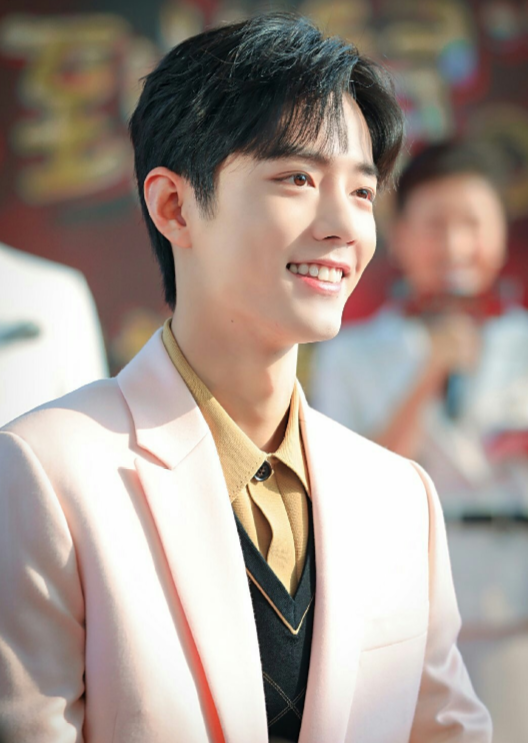 肖战|明星字迹哪家强？井柏然的很工整，肖战的很随意，这位偷练字了？