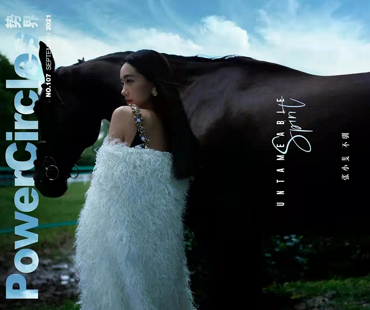 时尚风行派|张小斐把时尚大片拍出电影质感！穿吊带黑裙超冷艳，眼神都犀利了