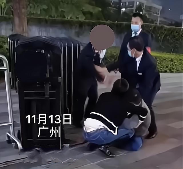 混过社会?广东被保安捅伤奔驰车主履历曝光,网友:想起昆山龙哥
