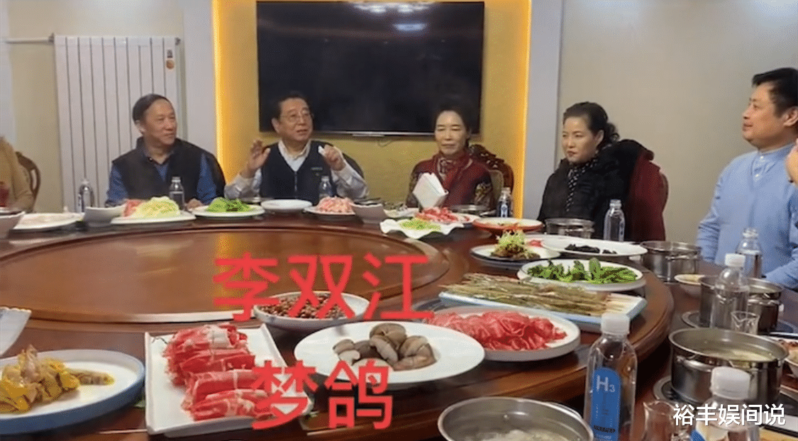 李双江|李双江携梦鸽参加聚会!现场高歌气场不足,妻子全程冷漠不在状态