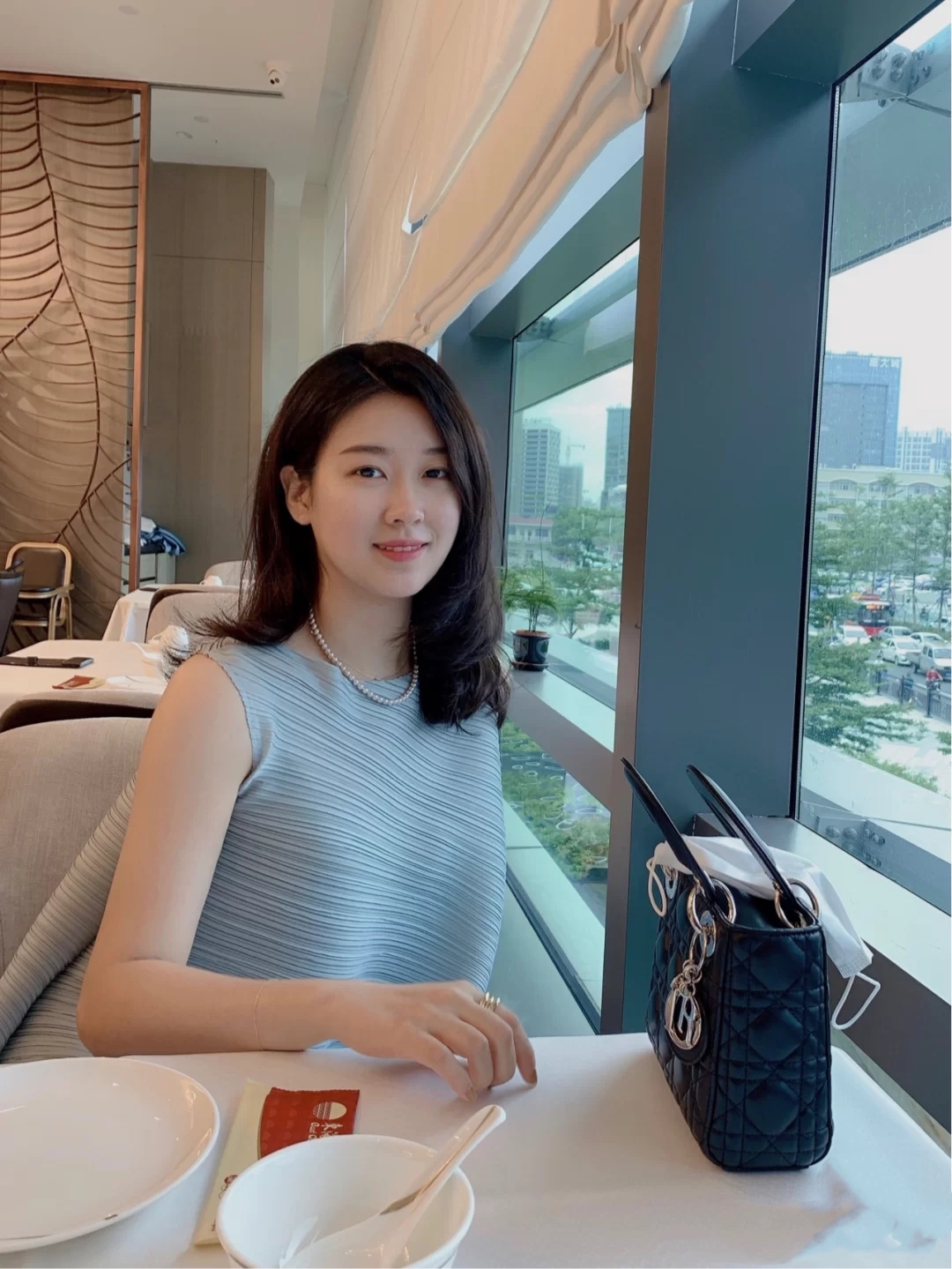 27君|浅蓝斜纹坎肩配上花裙刚好合适