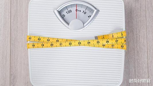 尿酸|上厕所时，若出现3种奇怪现象，说明尿酸过高，坚持1运动或能改善