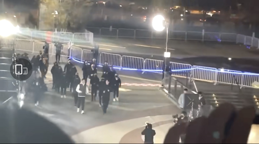 王一博|霸总行为！雷军包机接王一博参加活动，还万人陪跑……