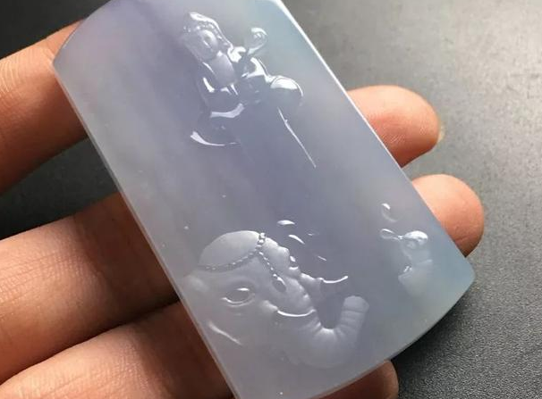 翡翠|能被称为是精品的翡翠,一定不是性价比高的商品,你认同吗?