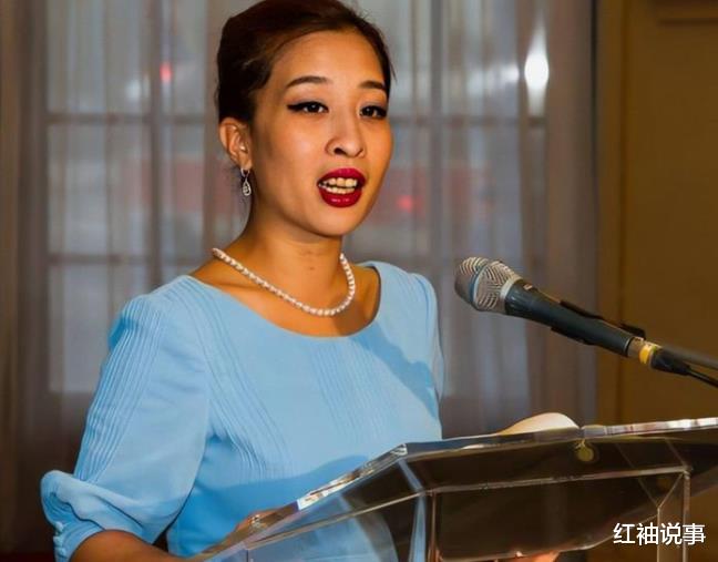 王储|提帮功有王者风范，接受43岁帕公主跪拜，谁是王储已经一目了然