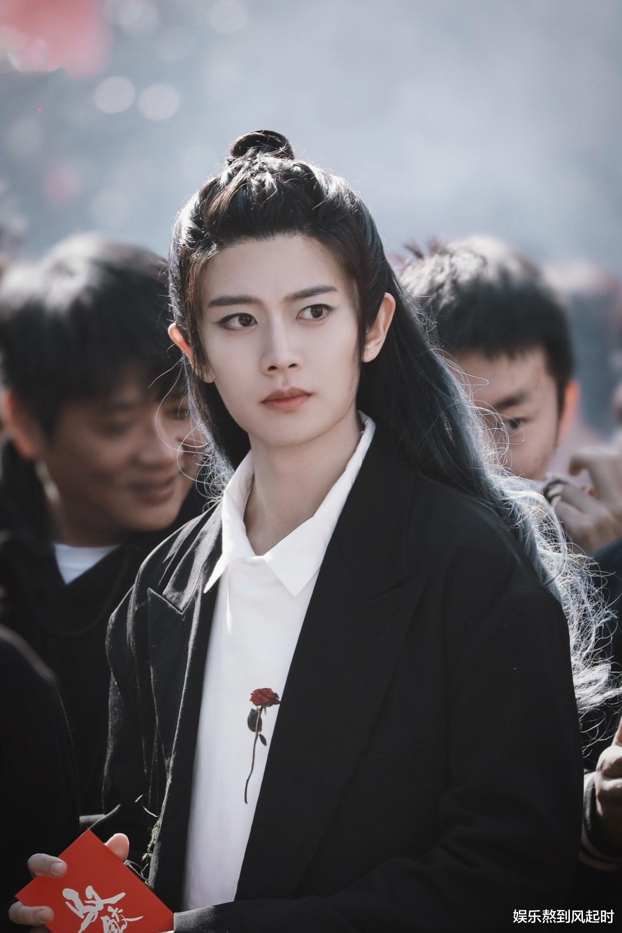 任嘉伦|任嘉伦招架不住？新戏女主主动献殷勤，首次cp营业求生欲满满