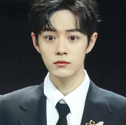 肖战|肖战转型失败？霸道总裁风还没走几天，被一个面包打回原形！