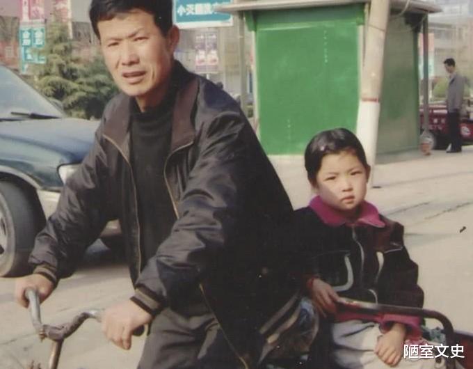 河南农民垃圾堆捡一女婴,辛苦抚养16年成花季少女却已失笑