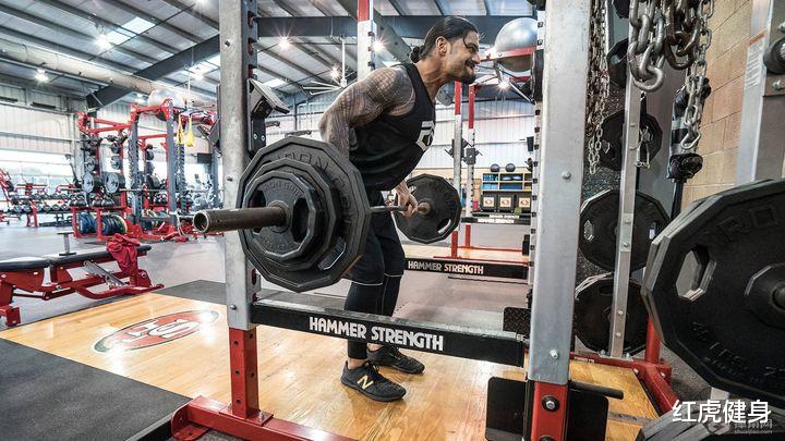 wwe|从打酱油到WWE当家头牌,“大狗”雷恩斯与摔角的不解之缘