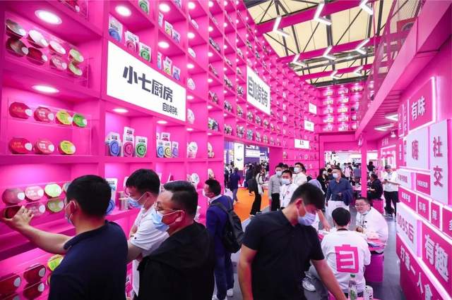 浪潮新消费 从「自嗨锅」到「自嗨锅出品」，中国能否诞生世界级的食品集团？