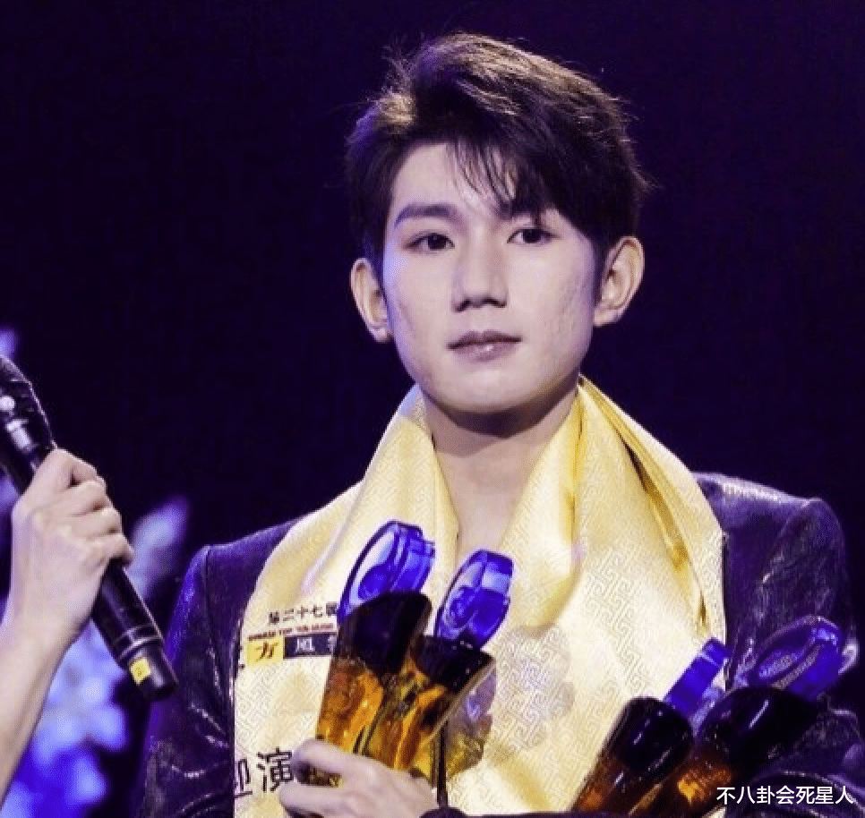 王源|TFBOYS颜值集体下跌，王源满脸痘千玺发腮，王俊凯也变奇怪