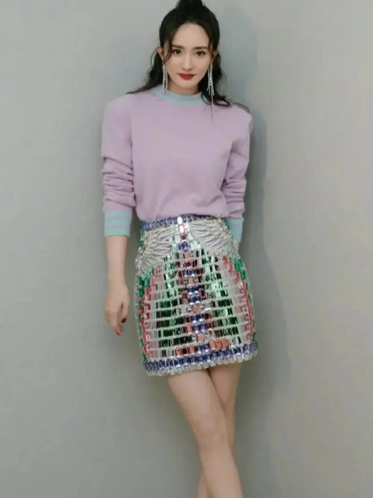 彩妆派|如何通过穿搭凸显身材？杨幂很值得大家的学习，尽显身材的优势