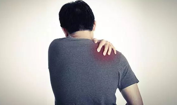 高血压|男子误认为肩周炎，1个月后查出肝癌，医生：身上这2处疼痛，尽早检查