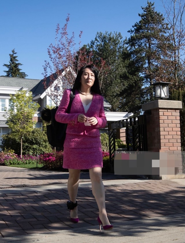 孟晚舟|孟晚舟近照罕见高调!出庭穿7万套装优雅贵气,女强人气势仍在