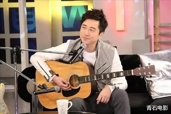 明星|淘二手衣服回家补、一张椅子用18年，这8个大明星，有钱也没乱花