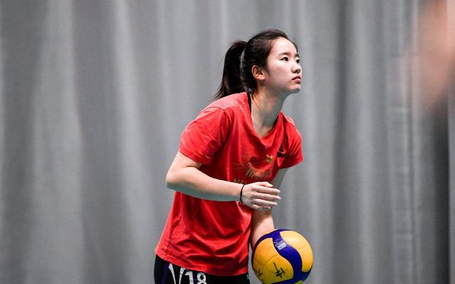 林莉|女排林莉玩乐高，恐无回归赛场打算，自由人群雄并起，4人争首发