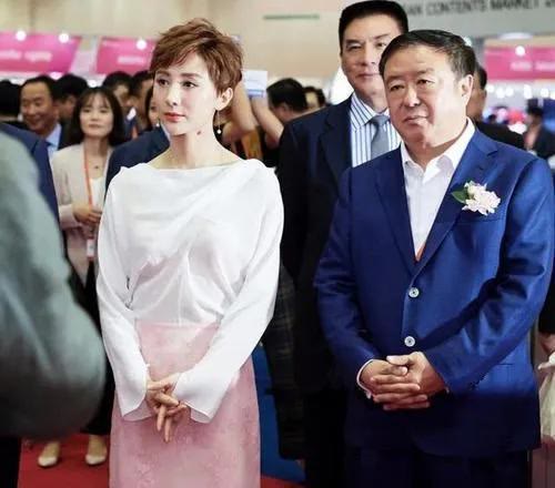 谢娜|她出道便靠姑父走红，姑父另结新欢后，她沦为了18线演员