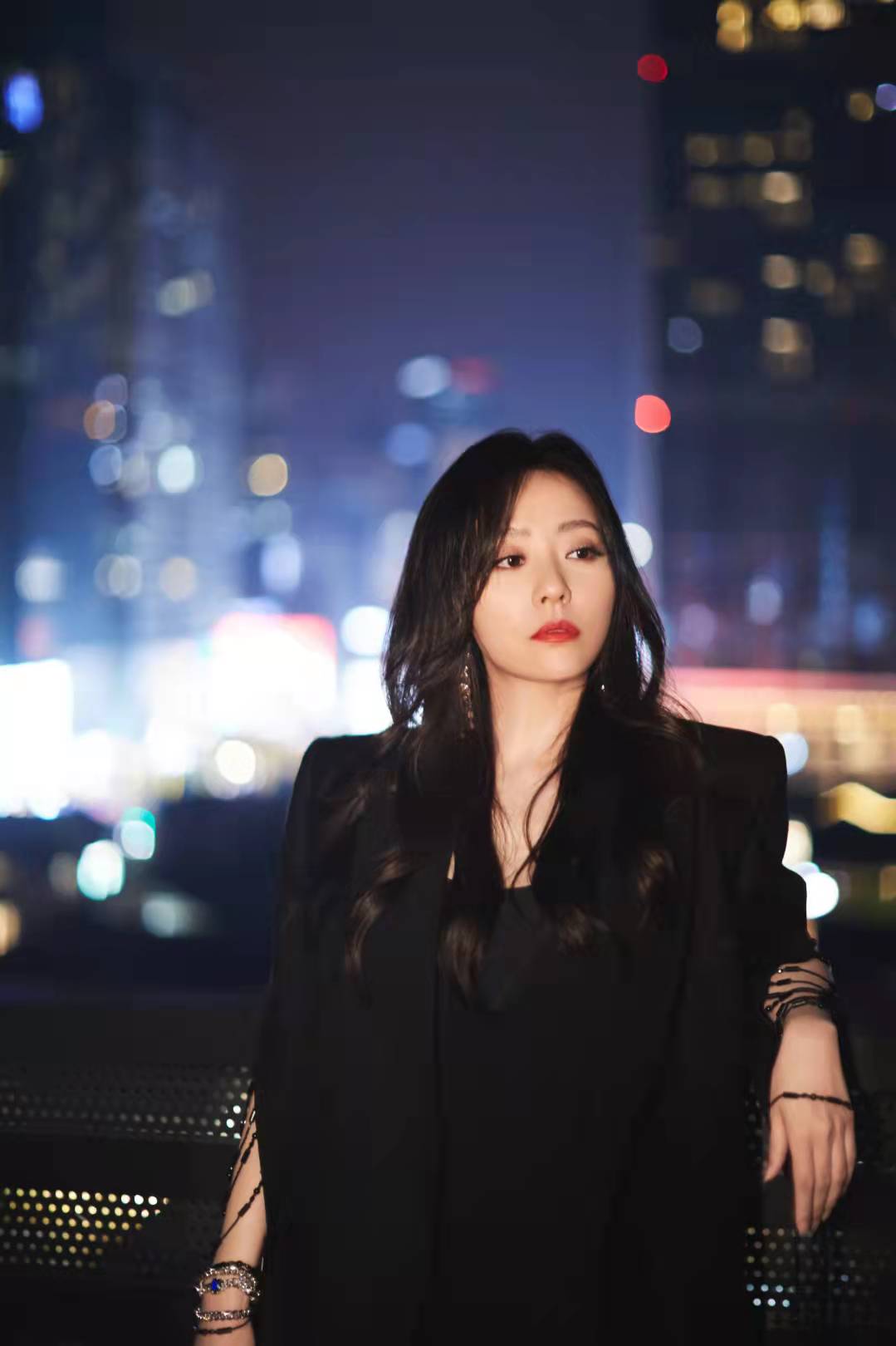 张含韵|张含韵黑色套装范