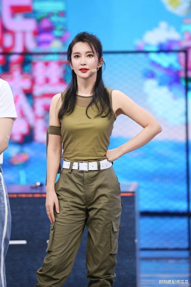 时尚搭配师瓜瓜|被李冰冰惊艳了，挑战爆炸头拍古典大片，“电影脸”自带高级感