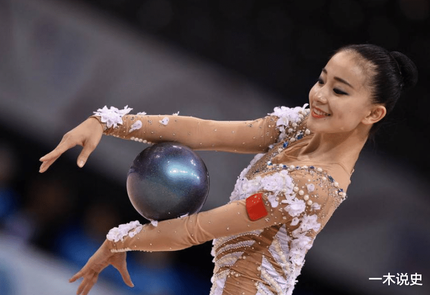 张豆豆|张豆豆的挺胸照爆红后，因发育太快被迫退役，为当教练拒入娱乐圈